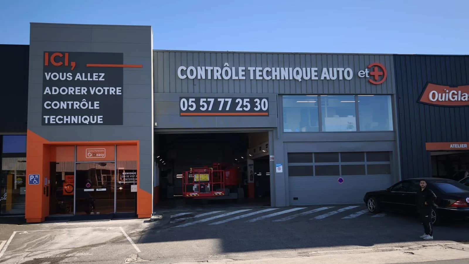 Façade du centre de contrôle technique Auto et + à Cenon, avenue Carnot